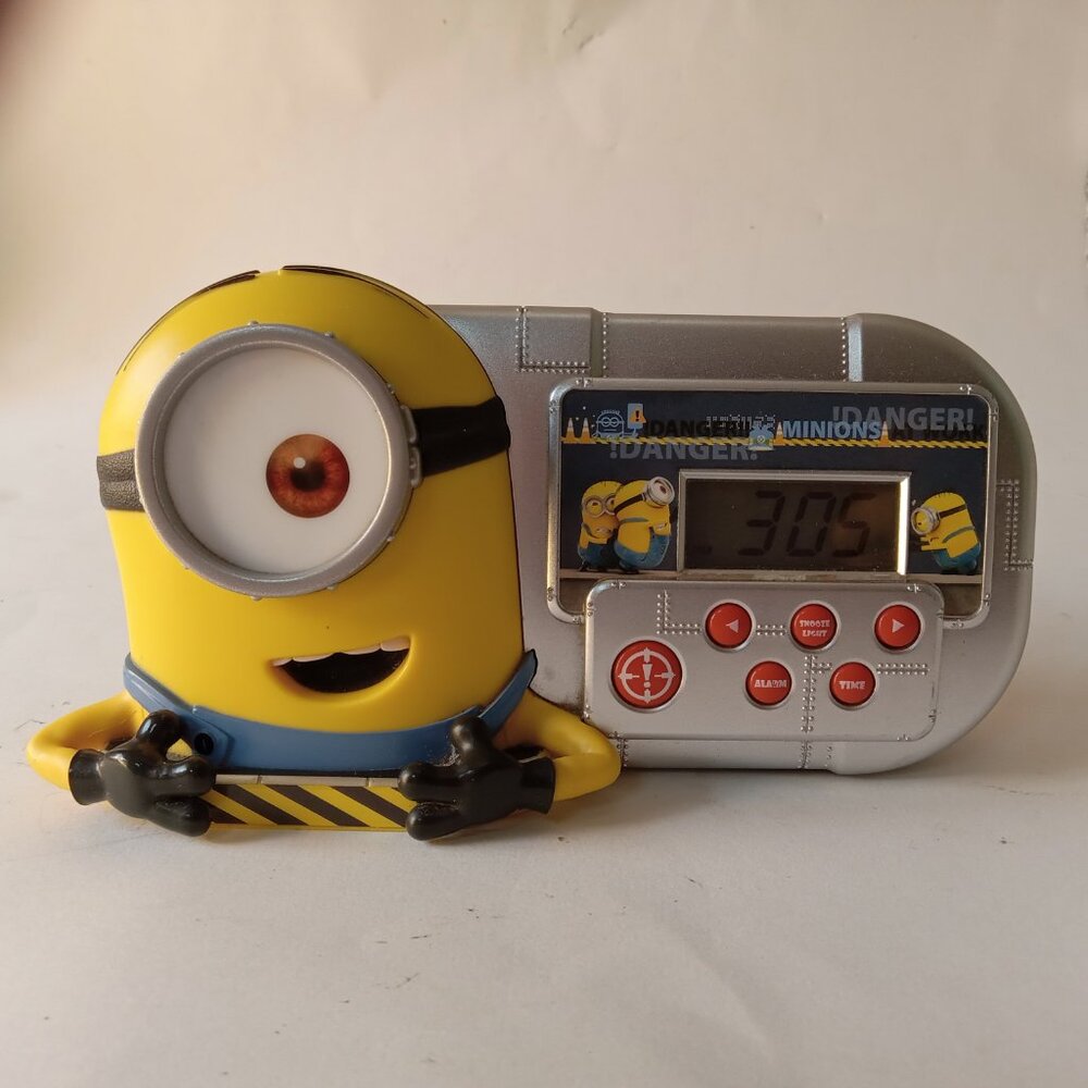 Despicable Me Minions Alarm Clock Timed Light Snooze Alarm Talking Sounds